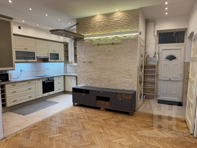 Budapest VIII. kerület, Vajda Péter utca - Eladó tégla lakás