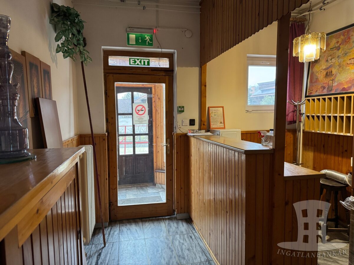 Budapest XVI. kerület, Szent Korona utca - Kiadó utcai bejáratos üzlethelyiség