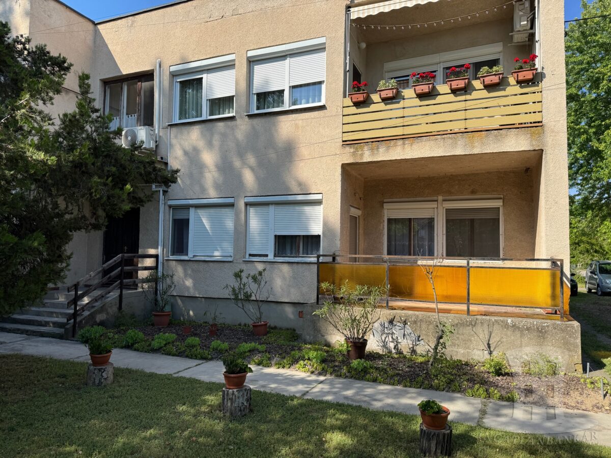 Bugyi, Széchenyi tér Eladó tégla lakás