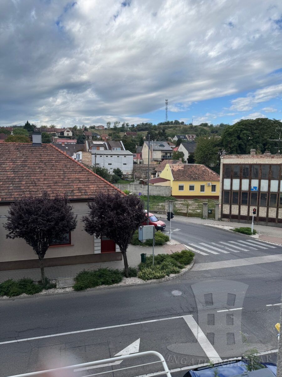 Dorog, Bécsi út - Eladó tégla lakás