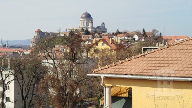 Esztergom, Aranyhegyi út - Eladó téglalakás