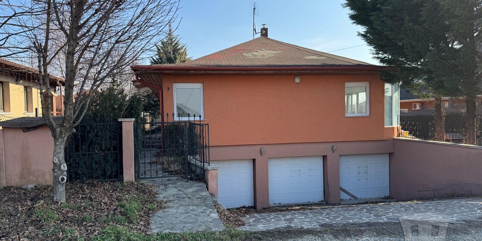 Nagytarcsa - Eladó családi ház