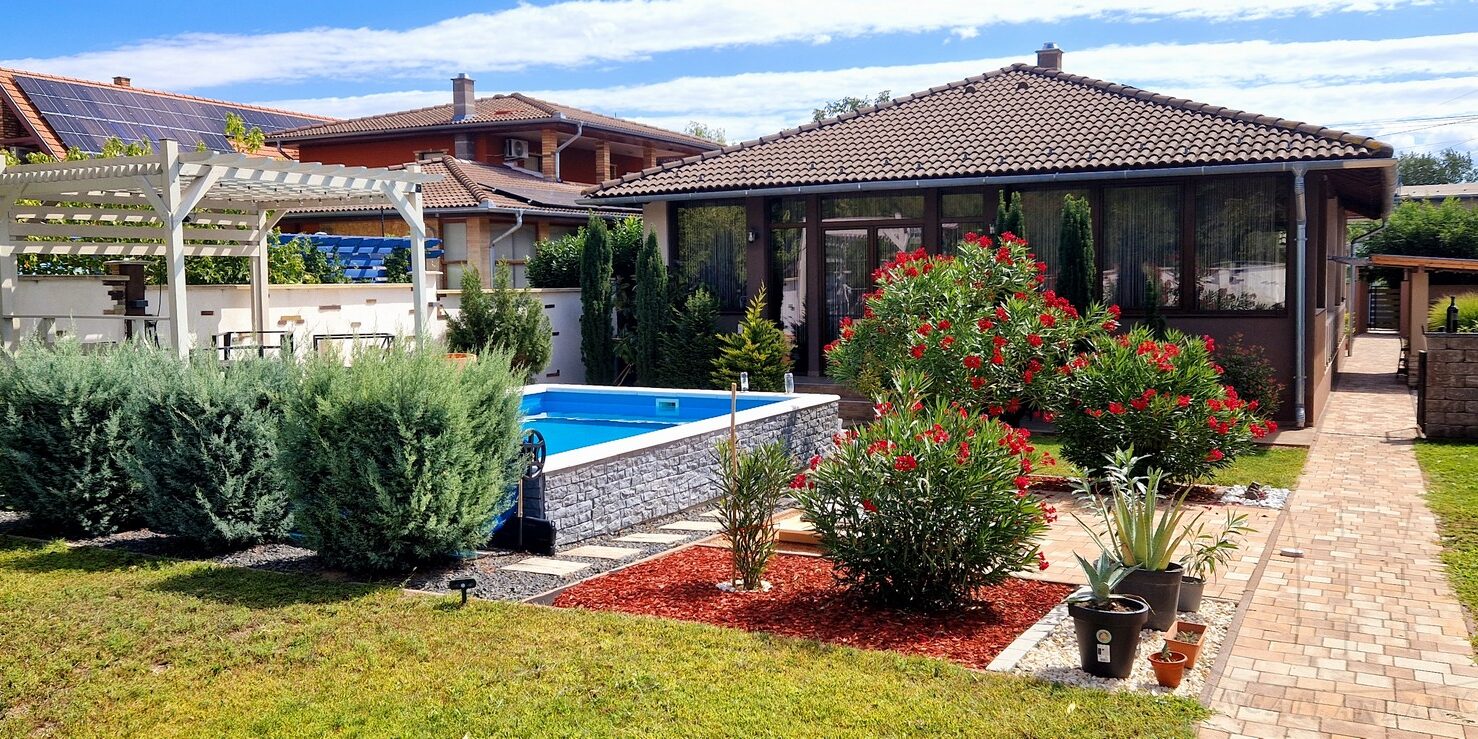 Taksony, Kert utca - Eladó családi ház